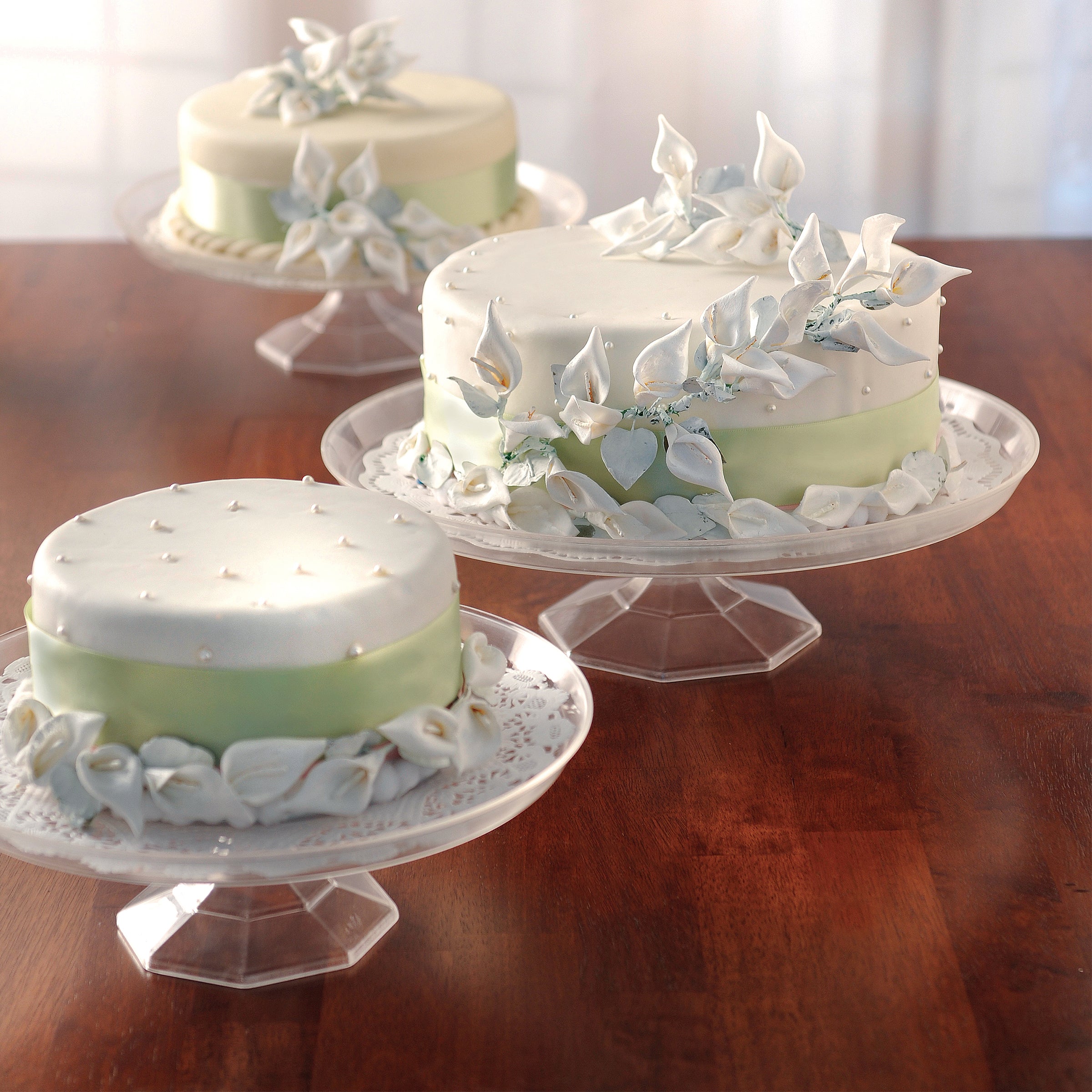 Fineline Settings Platter Pleasers™ Cake Stand – 13.75" Premium Disposable Display Stand