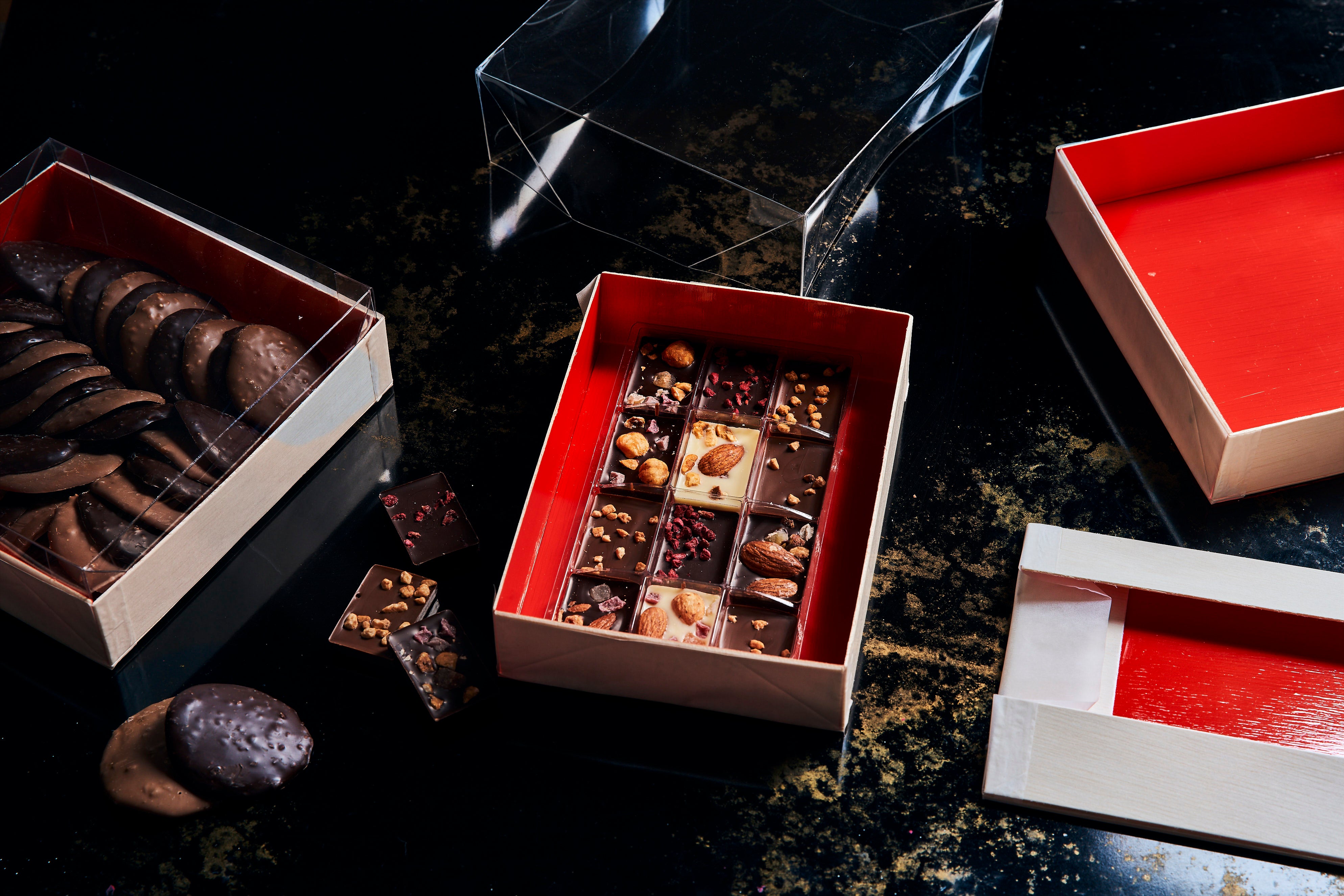 Wooden Folding Box With Red Shiny Interior - 4.70 X 1.40 X 6.40in - 100 Pcs