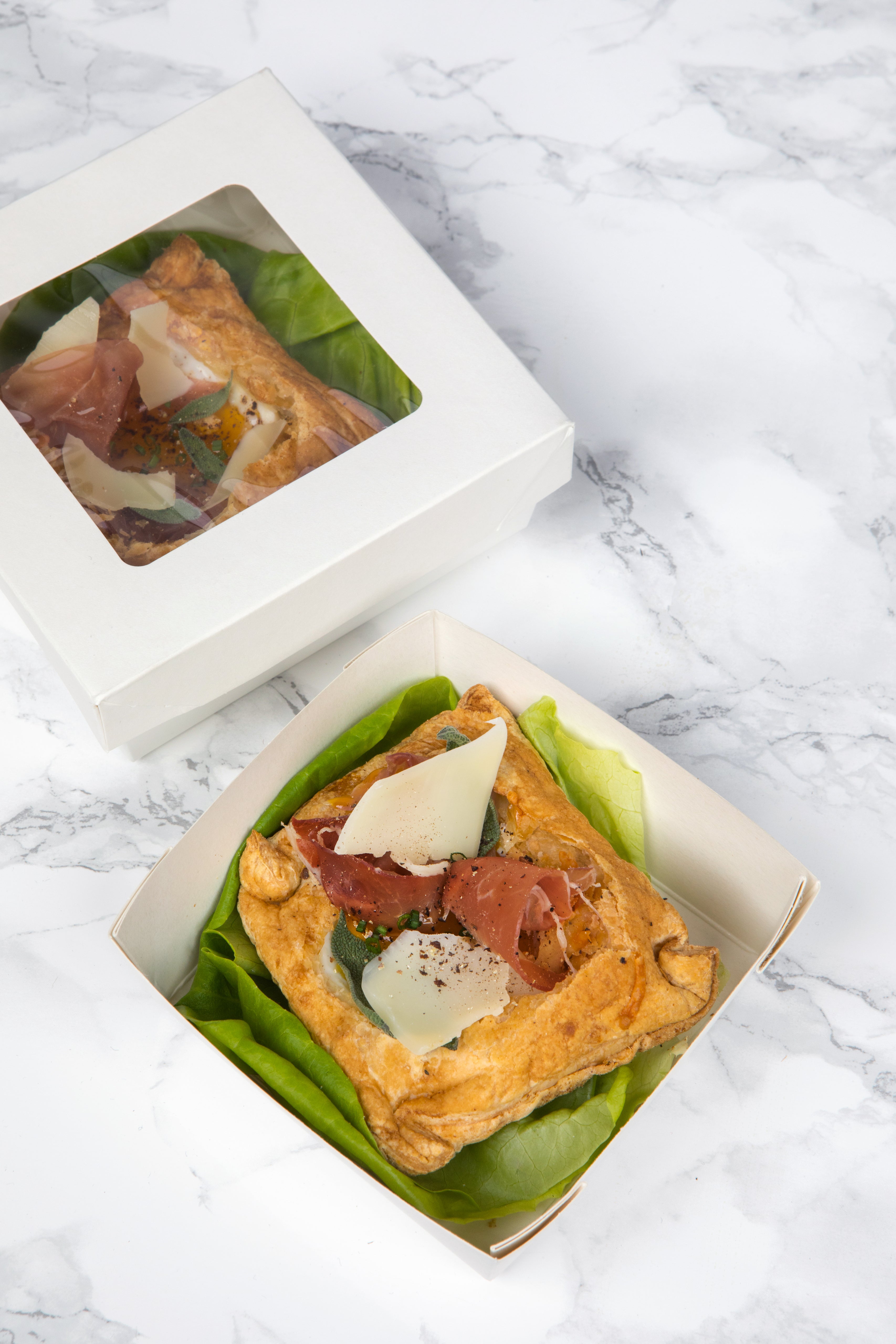 Kray Boxes With Pet Window Lid -14oz L:4 X W:3.95 X H:1.55in 250 Pcs/Cs (White or Kraft)